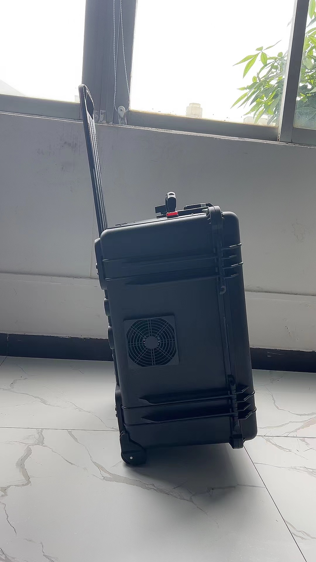 布拖手拉箱型移动通信干扰器